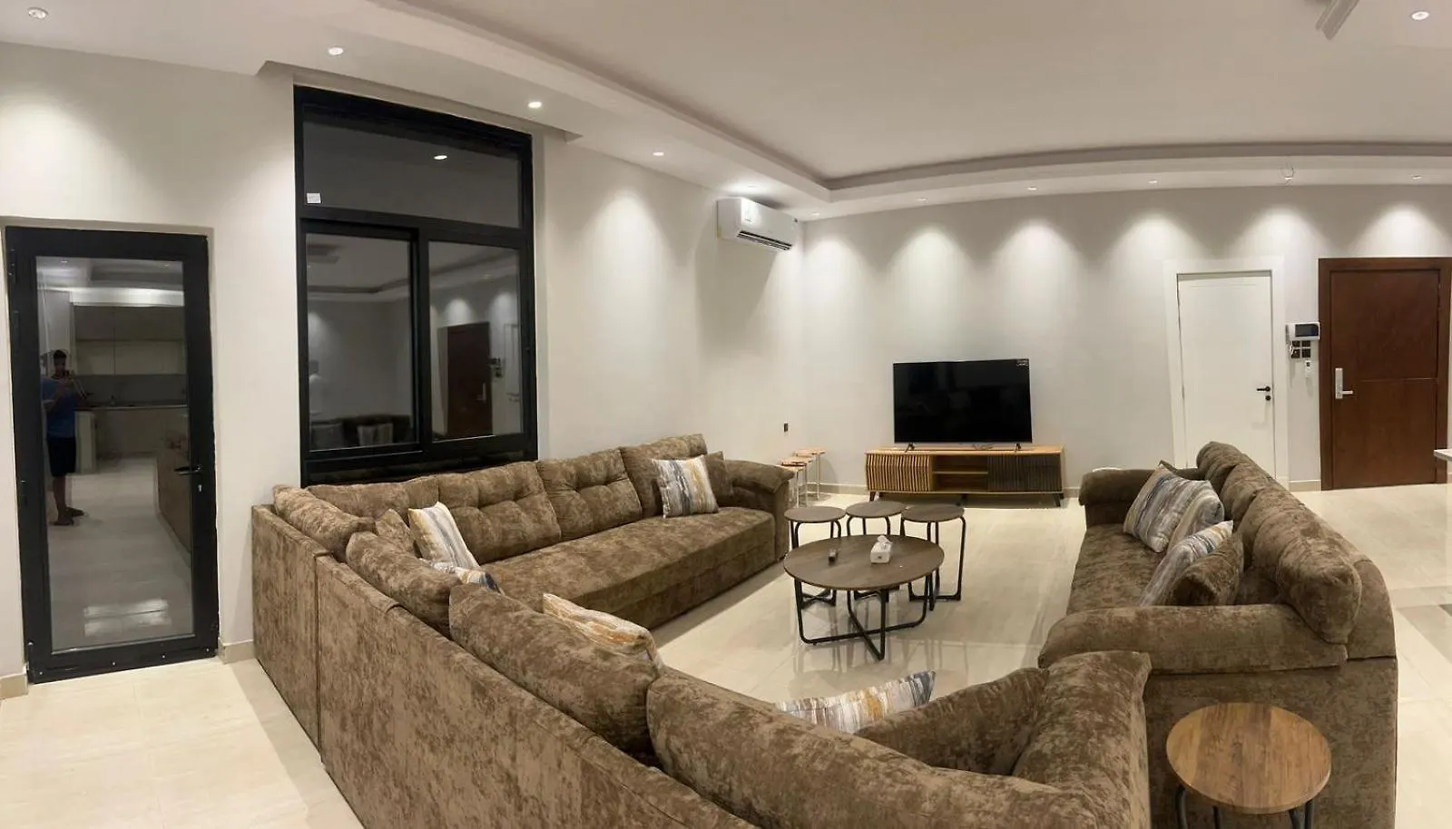 Comfy Cave Apartments كمفي كيڤ マディーナ