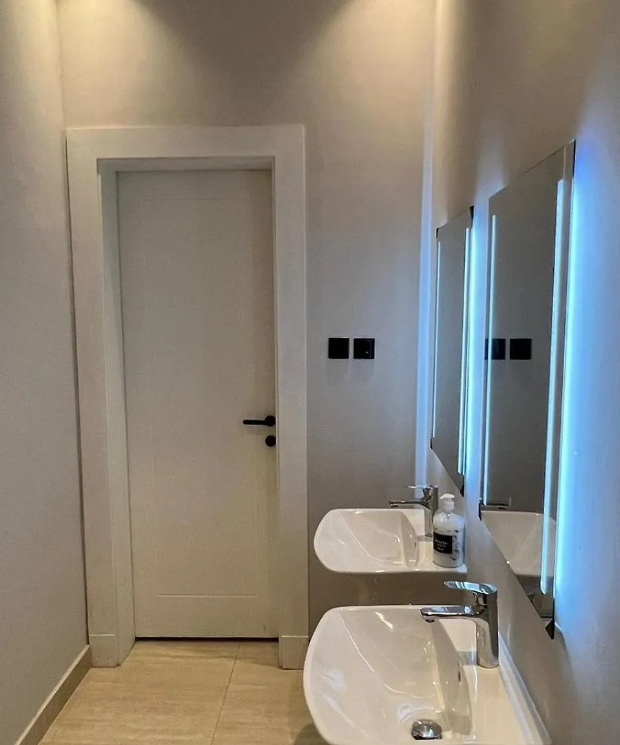 Comfy Cave Apartments كمفي كيڤ マディーナ